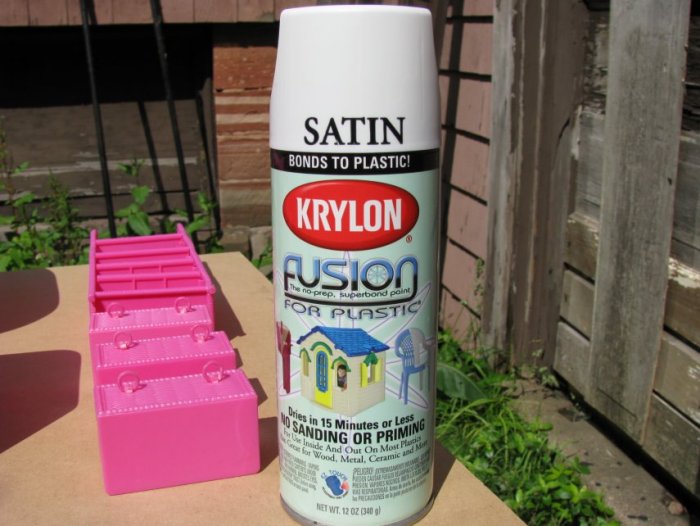 Painting plastic furniture with Krylon Fusion Spray Paint